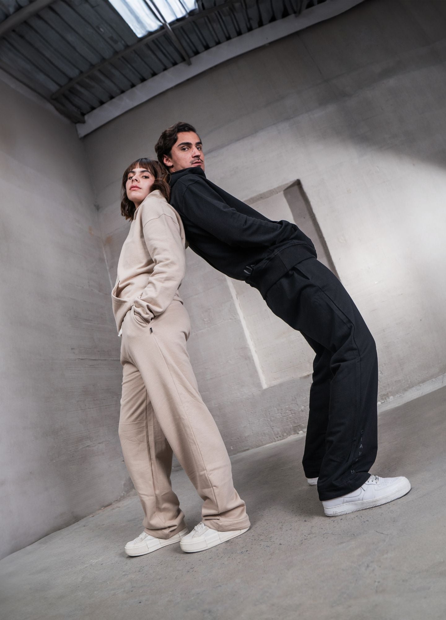 Hoodie Dreams - Negro (N)