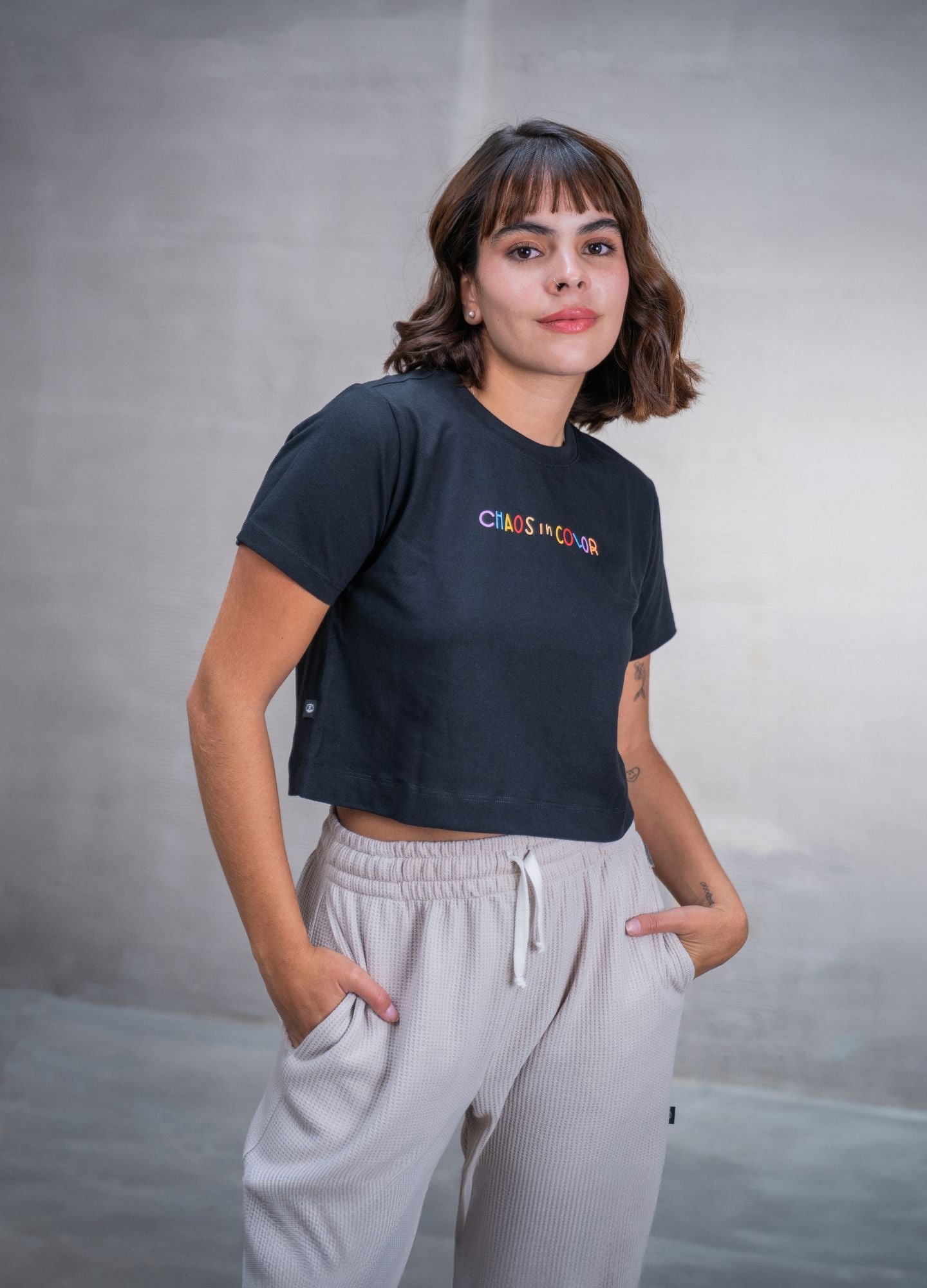 Crop Top Chaos In Color – Negro