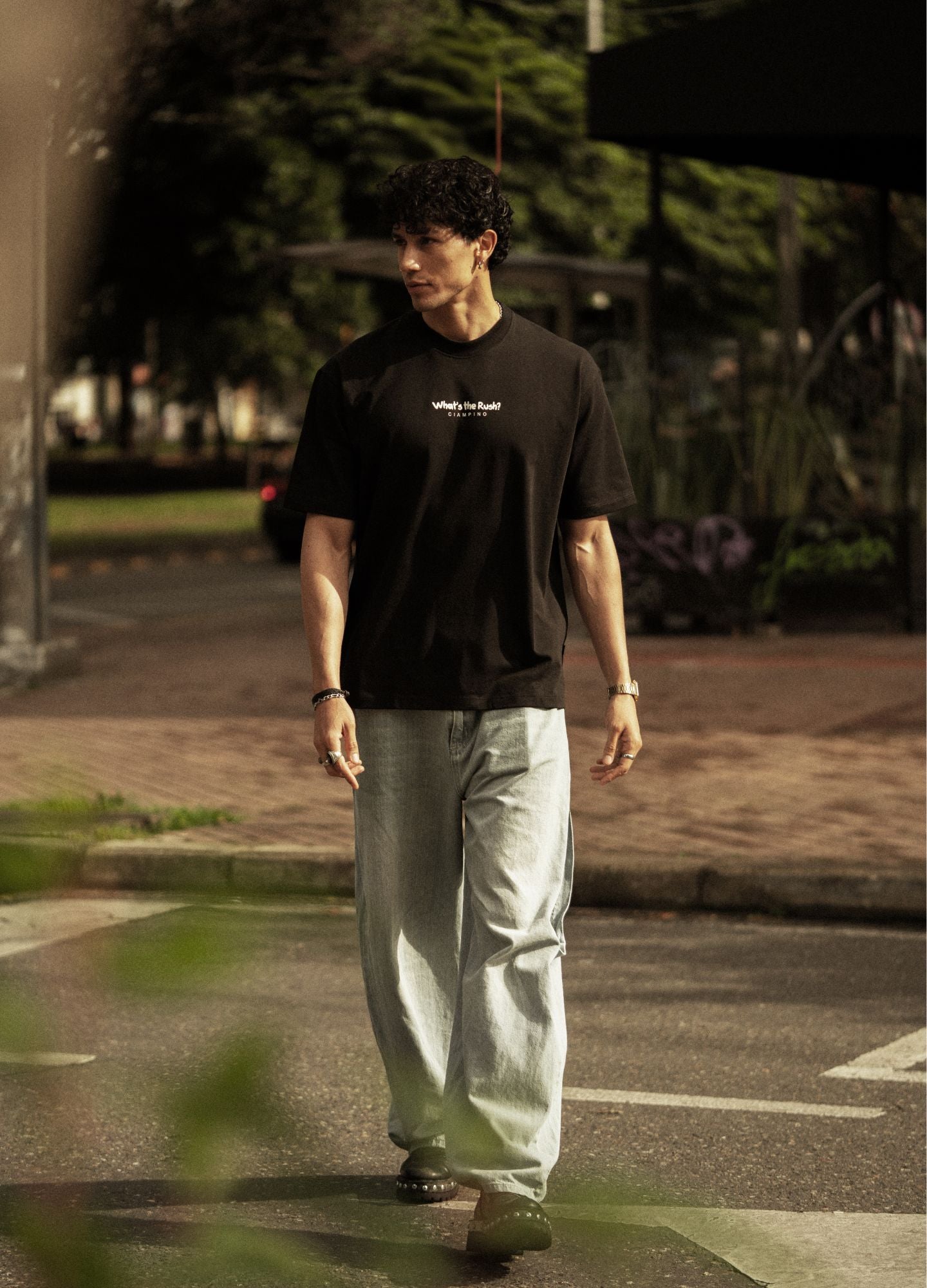 What’s The Rush Oversized - Negro