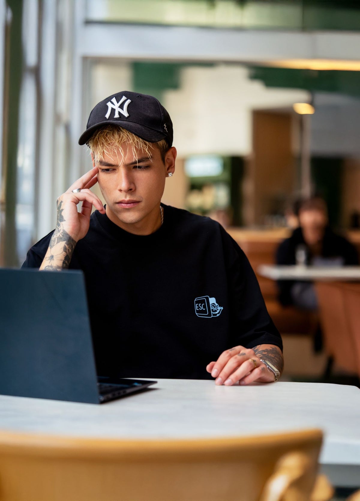 Delay Club Oversized - Negro - CIAMPINO