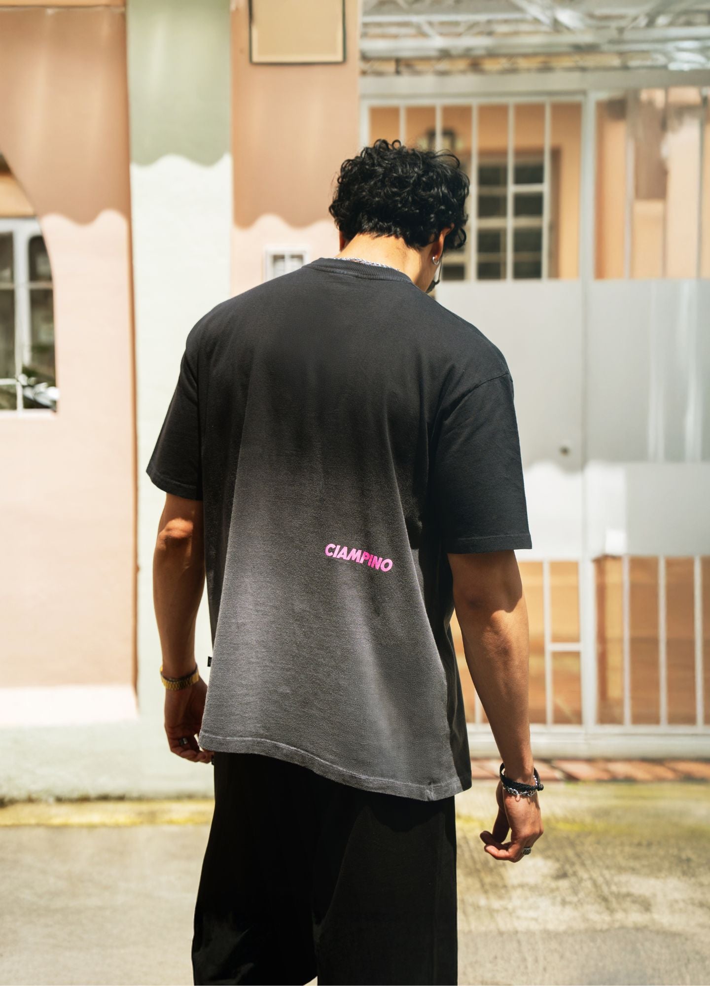 Bold Rosa Boxy Fit - Negro Gradiente